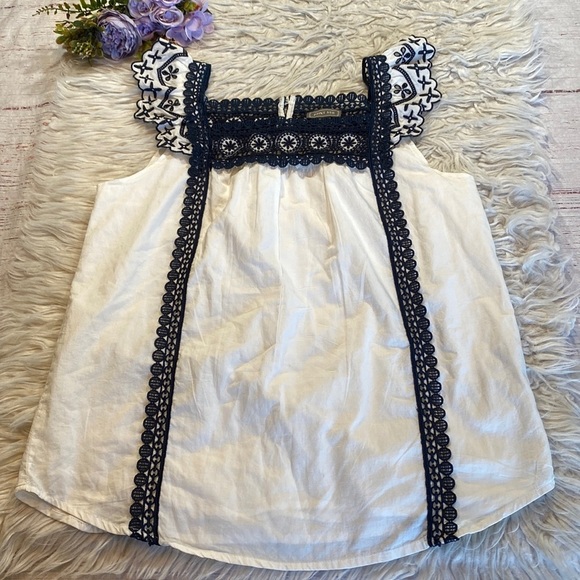 J. CREW Point Sur Eyelet Navy Crochet Trim Top sz XS - Picture 2 of 12